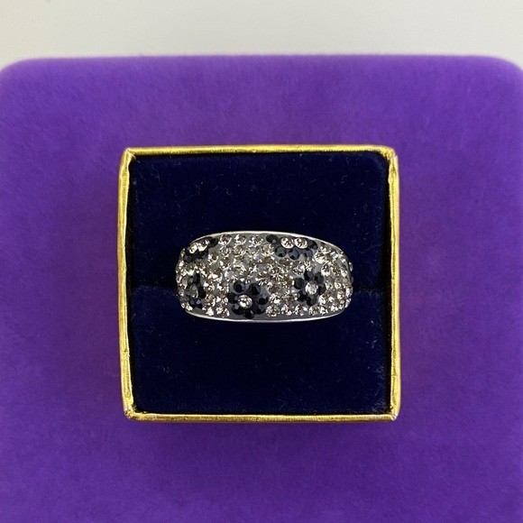 Jewelry - 💛 Silver Brass Crystal Pavé Dome Ring | Black Floral Accent Statement Ring